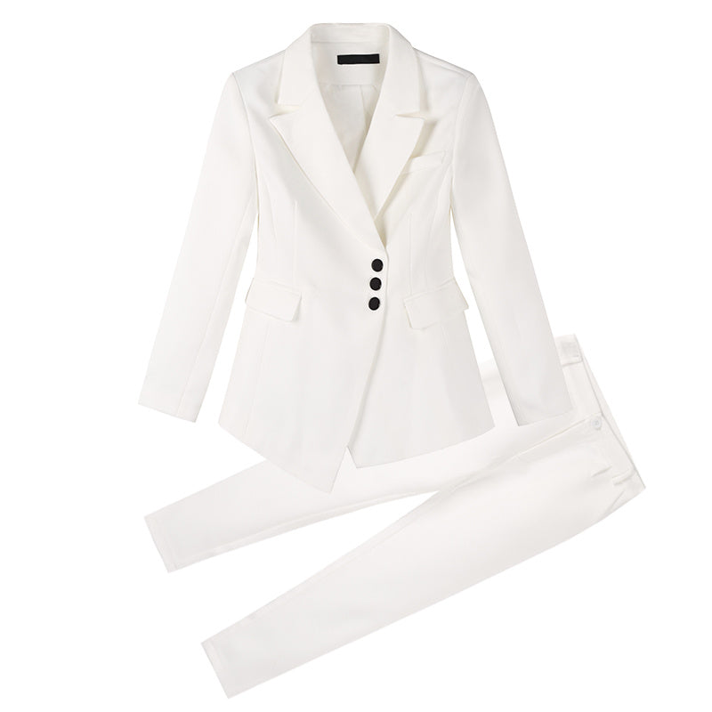Saphira – Élégance pure en costume blanc