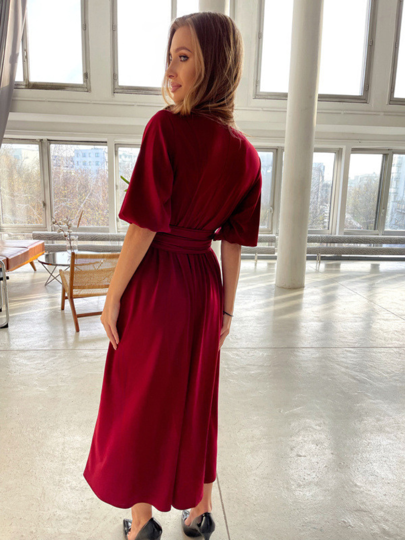 Robe Élégance Ceinturée  Chic à Col V