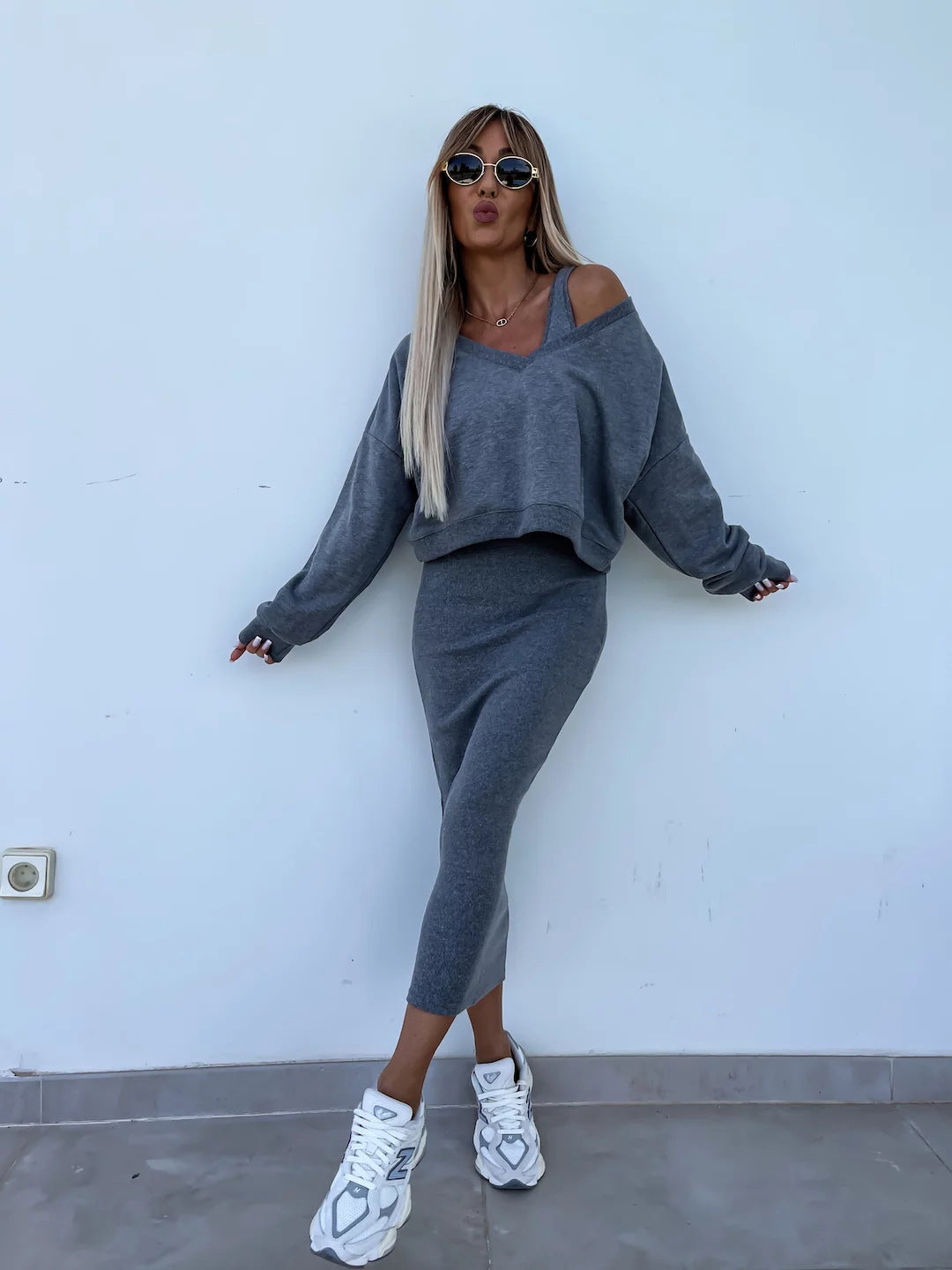 Robe Sans Manches et Pull Col V Mode 2025