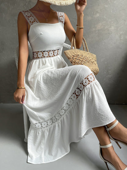 Robe Élégante en Dentelle Ajoutée – Col Sling