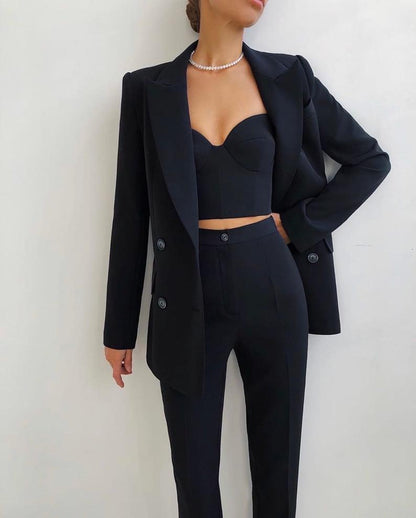 Élégance Structurée – Tailleur Femme Double-Boutonnage