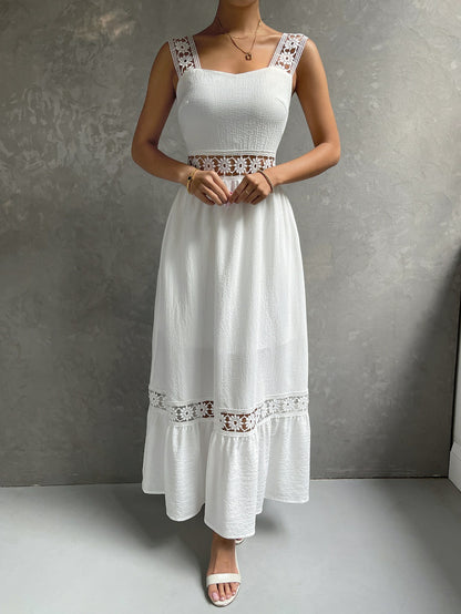 Robe Élégante en Dentelle Ajoutée – Col Sling