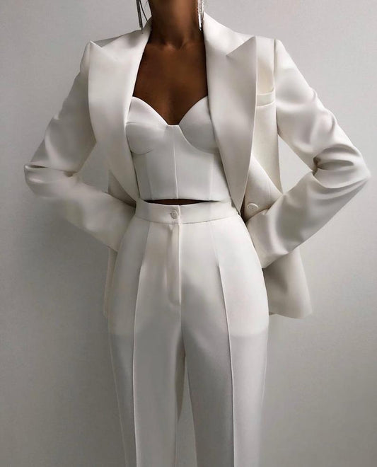 Élégance Structurée – Tailleur Femme Double-Boutonnage